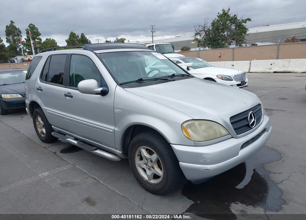 2000 MERCEDES-BENZ ML 320 VIN: 4JGAB54EXYA160423