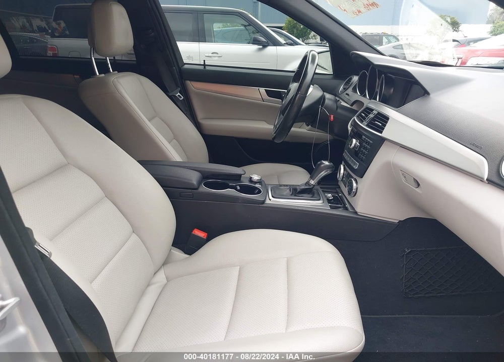 2012 MERCEDES-BENZ C 250 LUXURY/SPORT VIN: WDDGF4HB8CR217036