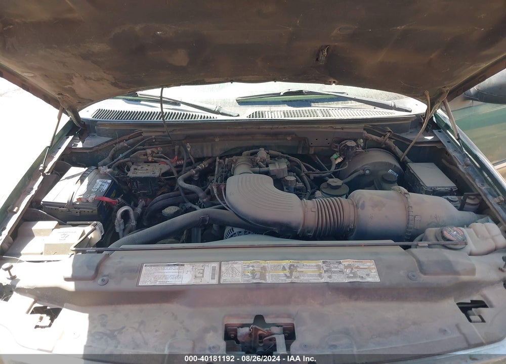 2000 FORD EXPEDITION XLT VIN: 1FMRU1561YLA06586