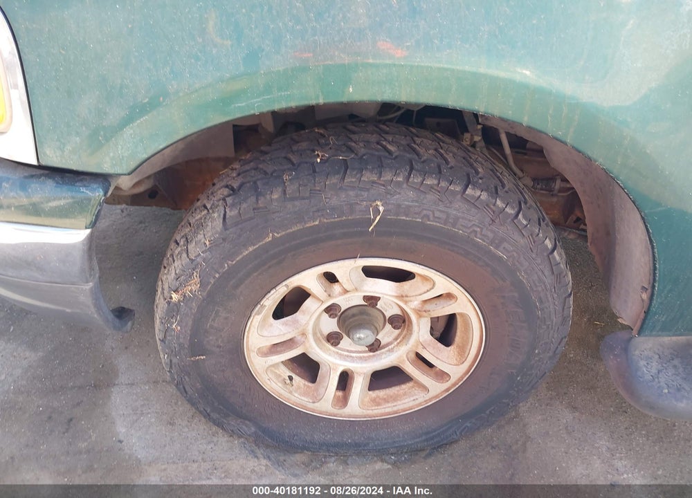 2000 FORD EXPEDITION XLT VIN: 1FMRU1561YLA06586
