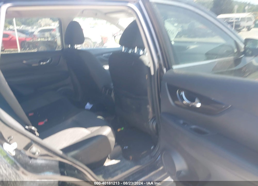 2018 NISSAN ROGUE SV VIN: KNMAT2MVXJP522981