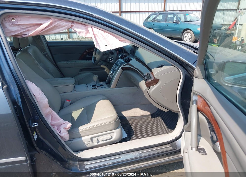 2005 ACURA RL VIN: JH4KB16545C016105