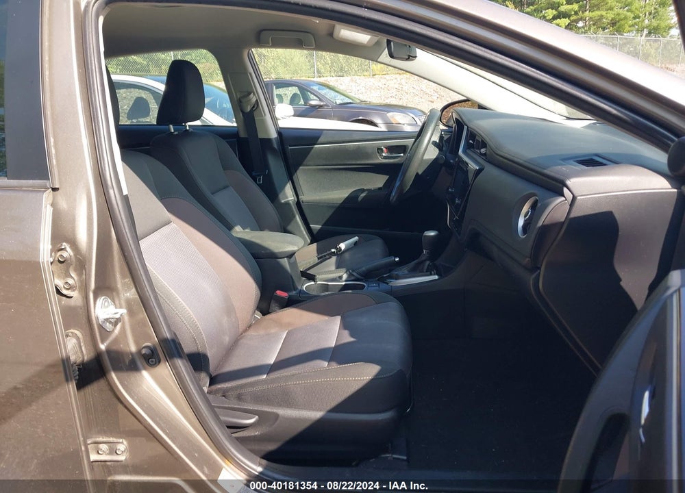 2019 TOYOTA COROLLA LE VIN: 2T1BURHE8KC147516