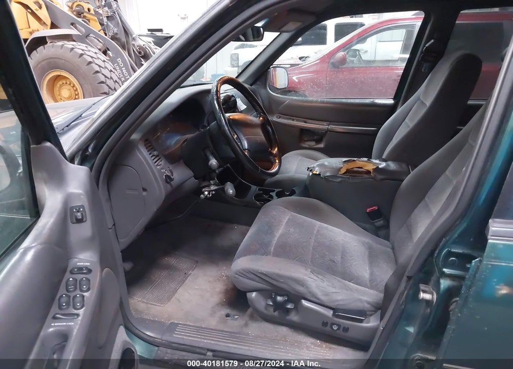 2000 FORD EXPLORER VIN: 1FMZU73E7YZA21068