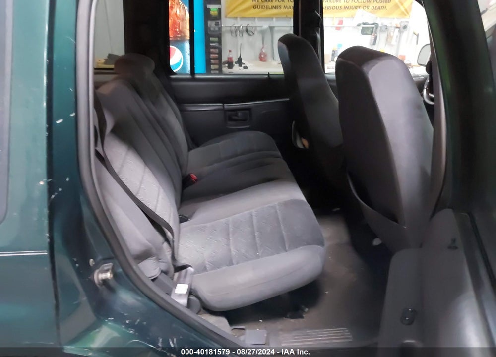 2000 FORD EXPLORER VIN: 1FMZU73E7YZA21068