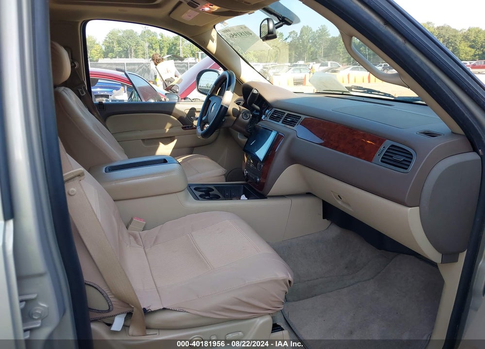 2010 CHEVROLET TAHOE VIN: 1GNMCBE37AR205312
