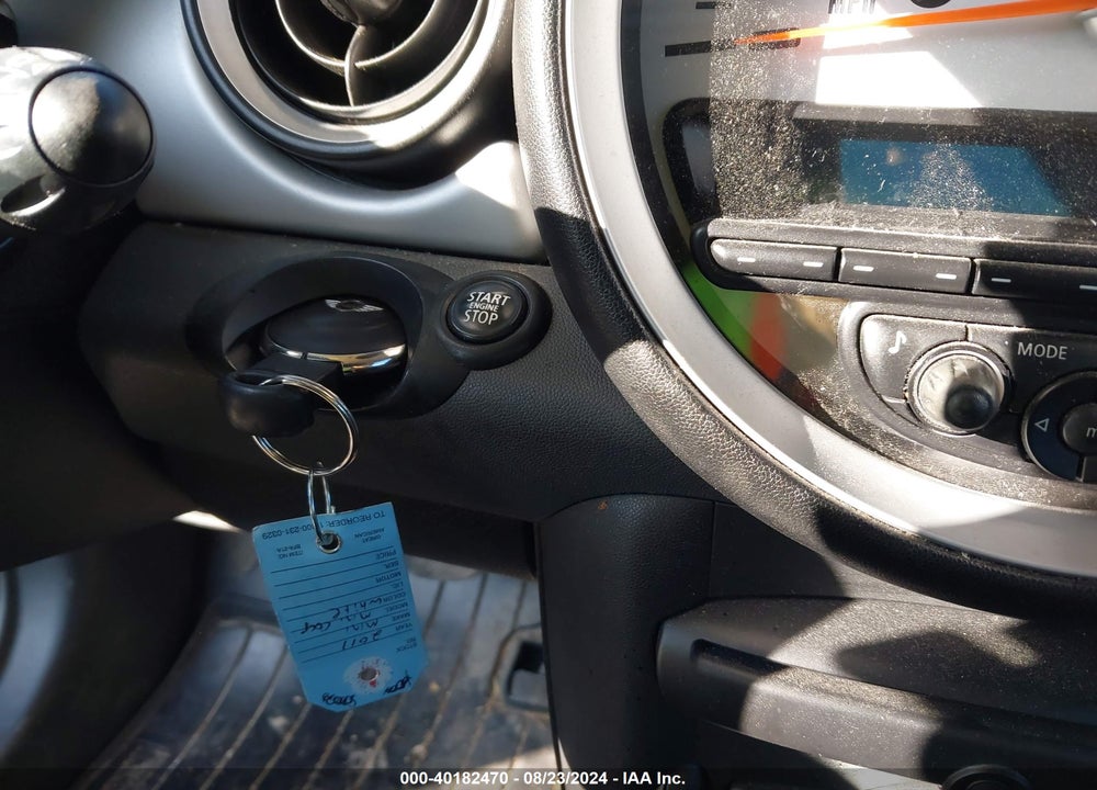 2011 MINI COOPER VIN: WMWSU3C56BT096558