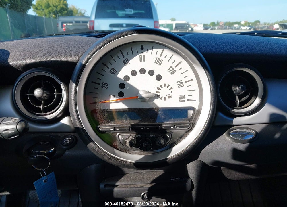 2011 MINI COOPER VIN: WMWSU3C56BT096558