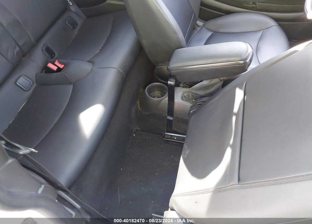 2011 MINI COOPER VIN: WMWSU3C56BT096558