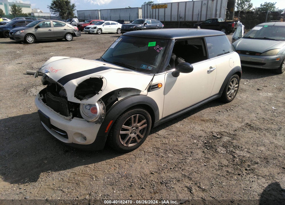 2011 MINI COOPER VIN: WMWSU3C56BT096558