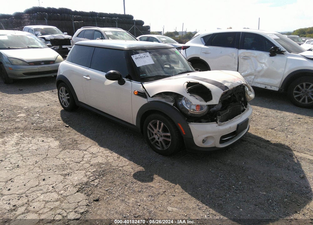 2011 MINI COOPER VIN: WMWSU3C56BT096558
