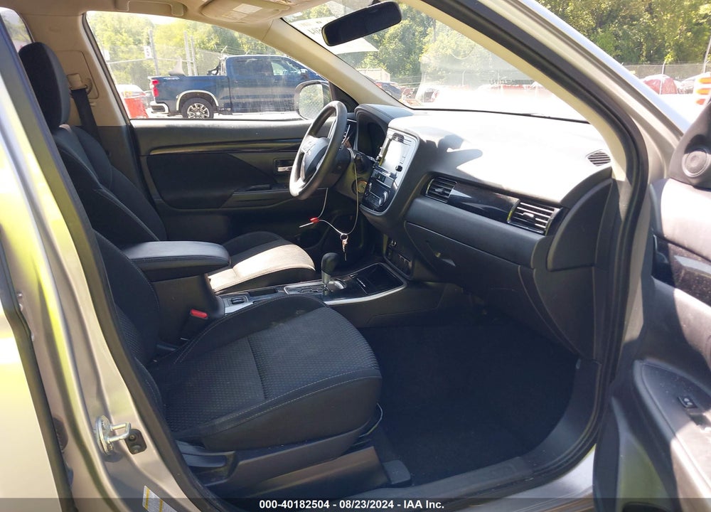 2019 MITSUBISHI OUTLANDER ES VIN: JA4AD2A37KZ047659
