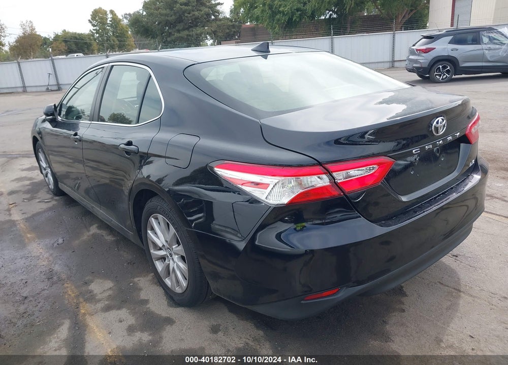 2018 TOYOTA CAMRY LE VIN: JTNB11HK5J3000685