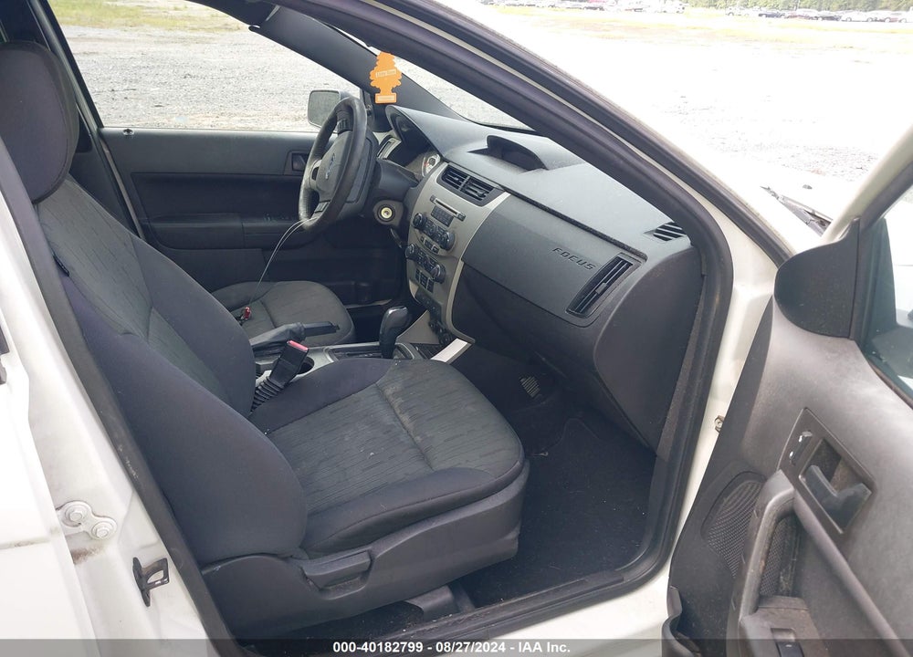 2011 FORD FOCUS SE VIN: 1FAHP3FNXBW199728