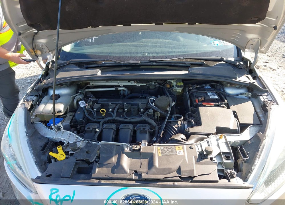 2015 FORD FOCUS SE VIN: 1FADP3K28FL301013