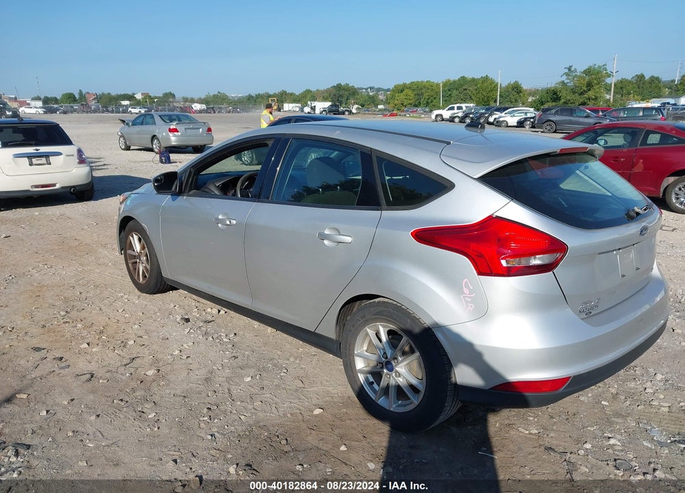 2015 FORD FOCUS SE VIN: 1FADP3K28FL301013
