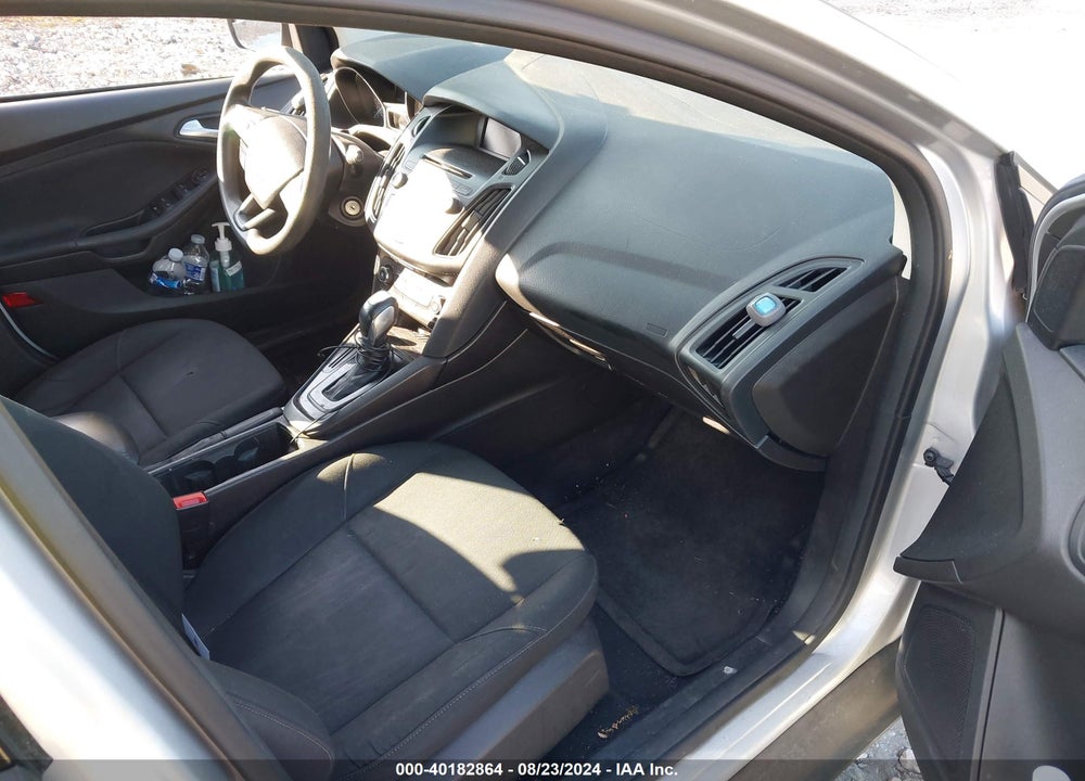 2015 FORD FOCUS SE VIN: 1FADP3K28FL301013