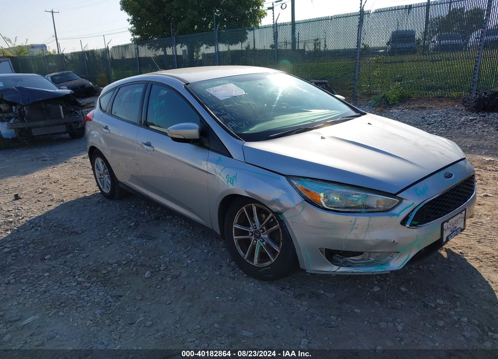 2015 FORD FOCUS SE VIN: 1FADP3K28FL301013