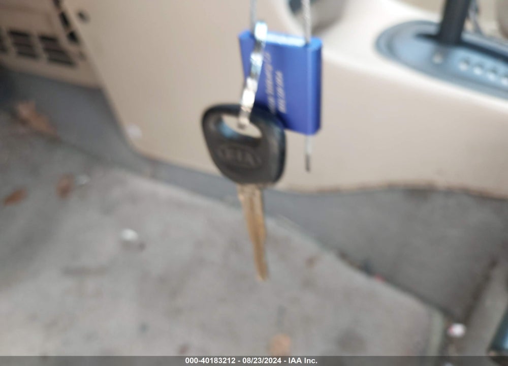 2001 KIA RIO VIN: KNADC123916522174