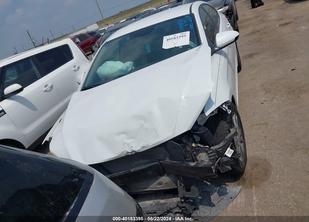 2018 HYUNDAI ELANTRA SEL VIN: 5NPD84LF0JH322224