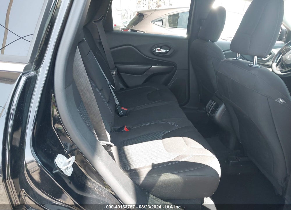 2019 JEEP CHEROKEE LATITUDE FWD VIN: 1C4PJLCB2KD406058