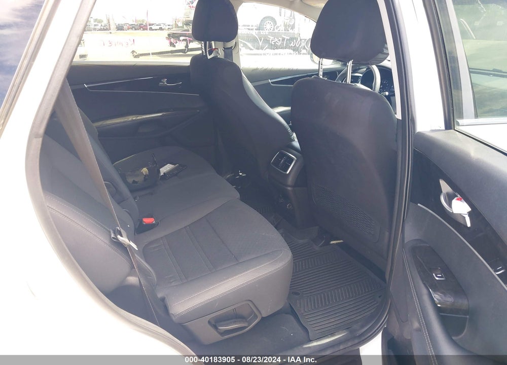 2016 KIA SORENTO LX/L VIN: 5XYPGDA58GG033103