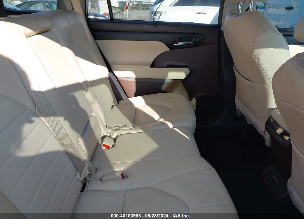 2022 TOYOTA HIGHLANDER VIN: 5TDGZRBH8NS566682