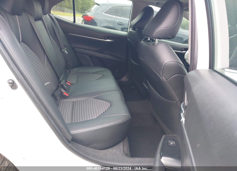 2019 TOYOTA CAMRY SE VIN: 4T1B11HK5KU688375