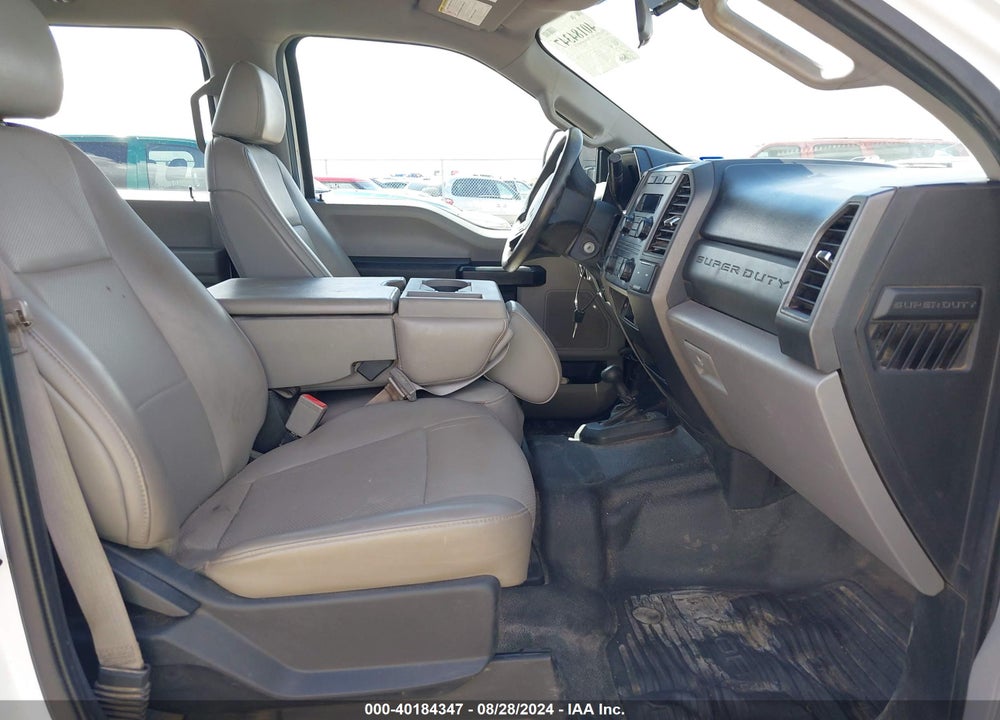 2019 FORD F-350 CHASSIS XL VIN: 1FD8W3H68KEG77603
