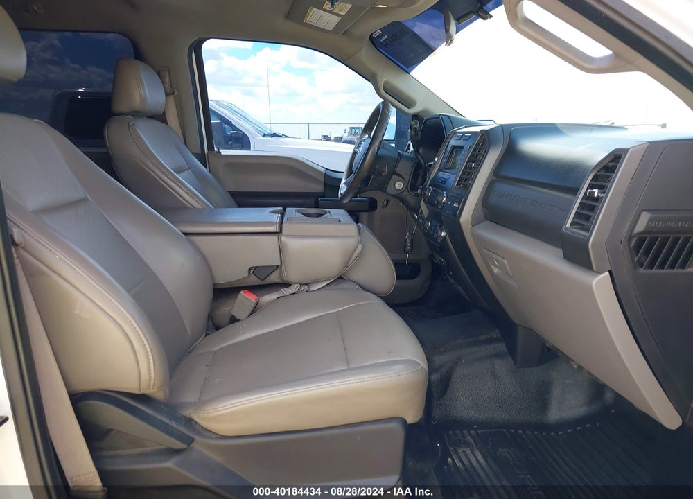 2019 FORD F-350 CHASSIS XL VIN: 1FD8W3HT2KEE21348