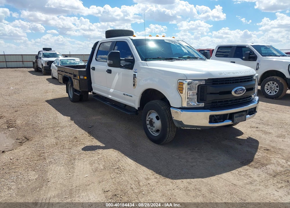 2019 FORD F-350 CHASSIS XL VIN: 1FD8W3HT2KEE21348