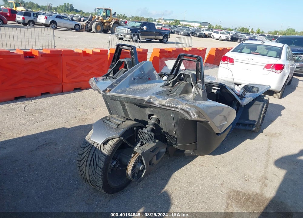 2016 POLARIS SLINGSHOT SL VIN: 57XAAPFA2G7114892