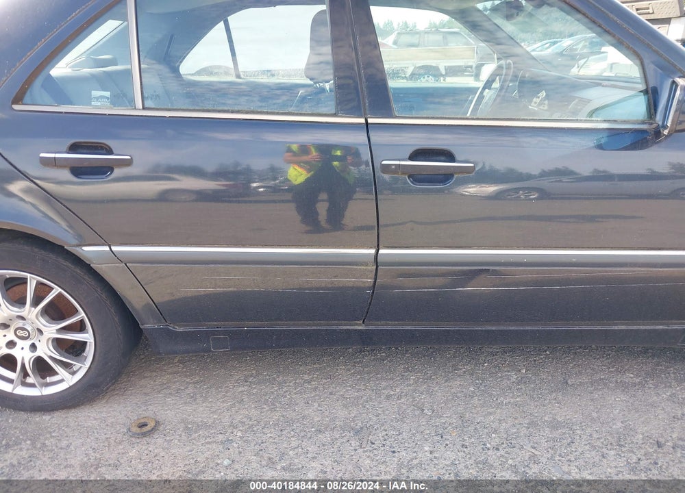 1998 MERCEDES-BENZ C 230 VIN: WDBHA23G7WA587092