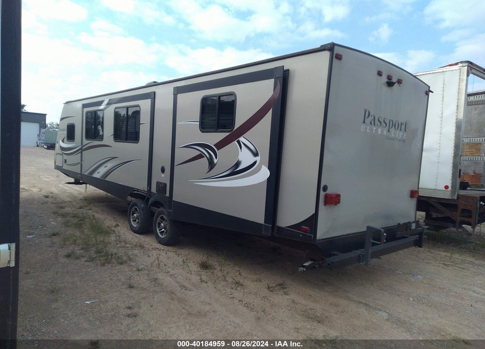 2015 KEYSTONE PASSPORT ULTRA LITE TRAVEL TRAILER VIN: 4YDT32926FT415557