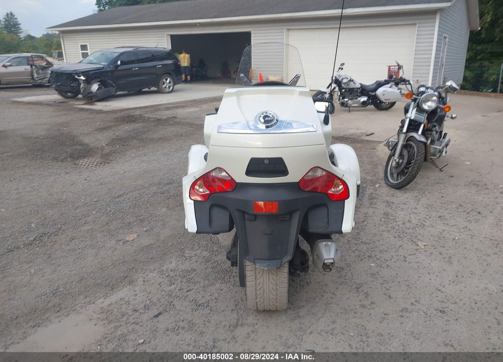 2011 CAN-AM SPYDER ROADSTER RT-LTD VIN: 2BXJBDC12BV001452
