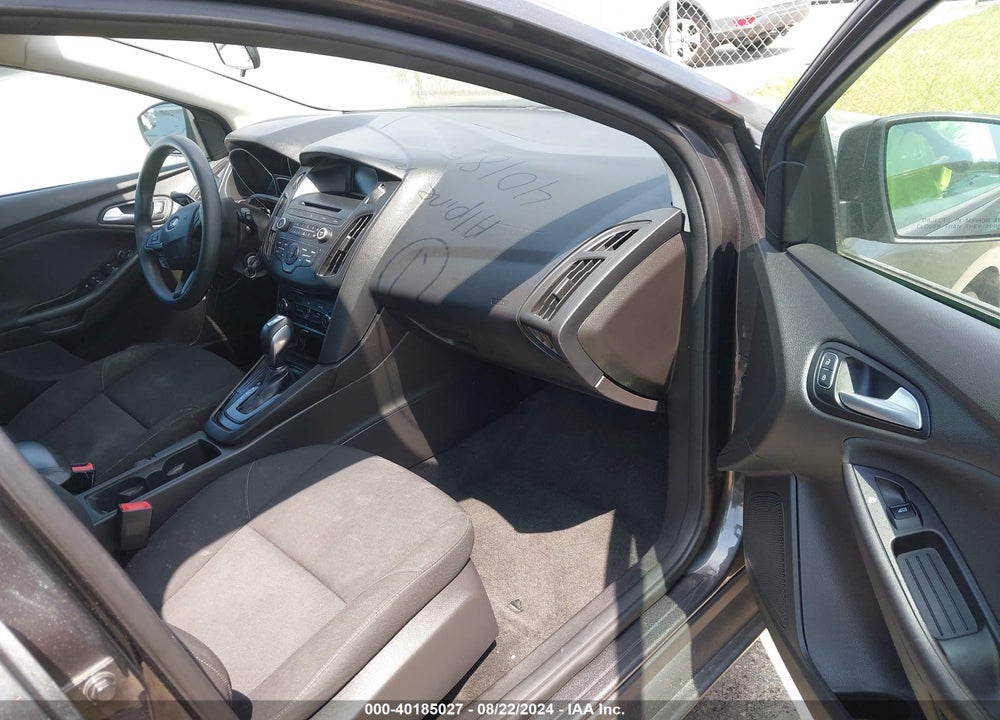 2015 FORD FOCUS SE VIN: 1FADP3K27FL311144