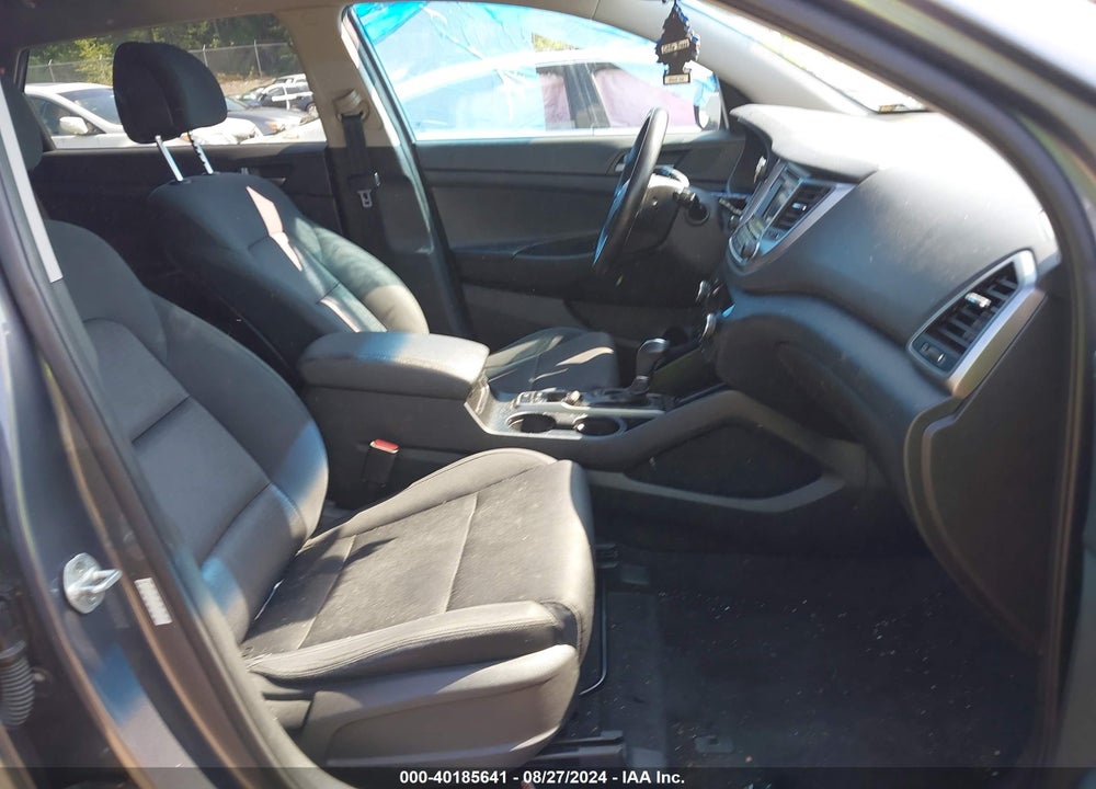 2017 HYUNDAI TUCSON SPORT VIN: KM8J33A22HU284339