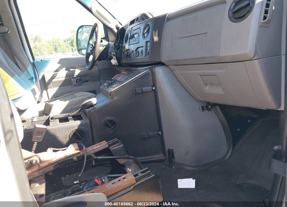 2011 FORD E-350 SUPER DUTY COMMERCIAL VIN: 1FDSS3ES1BDB25871