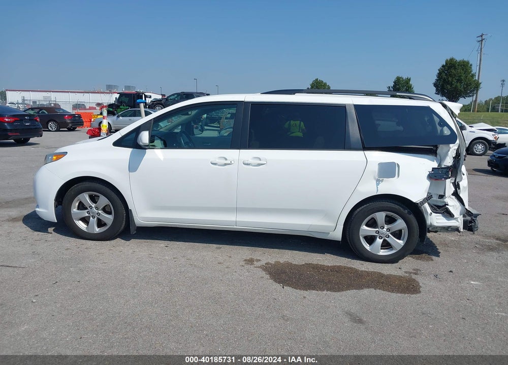 2017 TOYOTA SIENNA LE 8 PASSENGER VIN: 5TDKZ3DC5HS795074