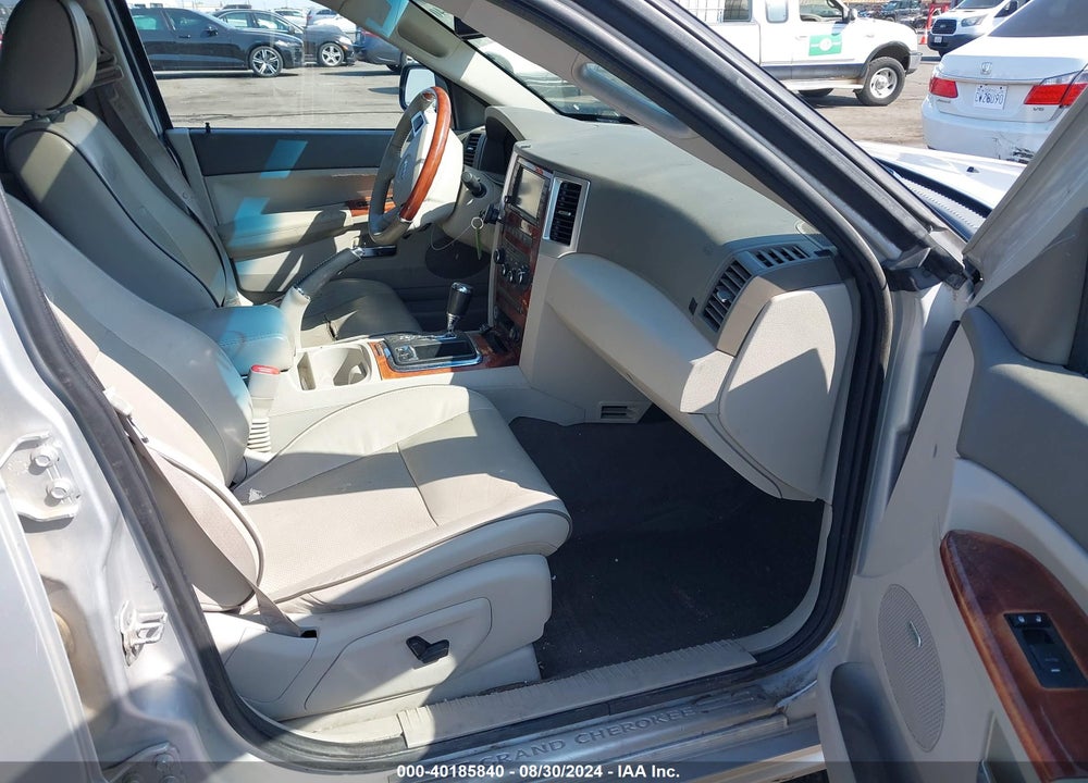 2008 JEEP GRAND CHEROKEE OVERLAND VIN: 1J8HR68218C174440