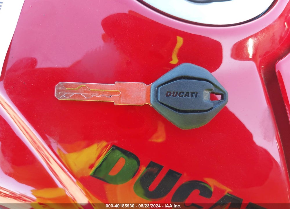 2024 DUCATI STREETFIGHTER V4/V4S VIN: ZDMFAKWW8RB009159