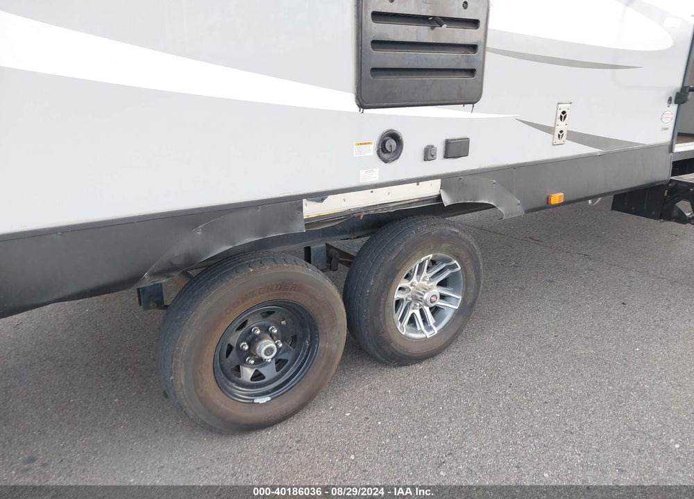 2018 CRUISER 2750BH VIN: 5RXHB3324J2383942