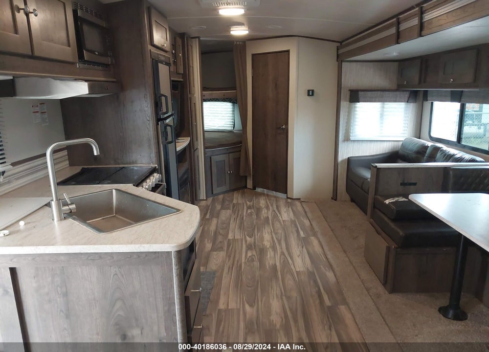 2018 CRUISER 2750BH VIN: 5RXHB3324J2383942