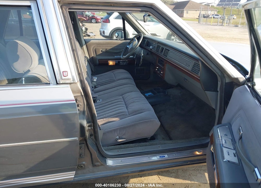 1988 FORD CROWN VICTORIA LX VIN: 2FABP74F2JX210068