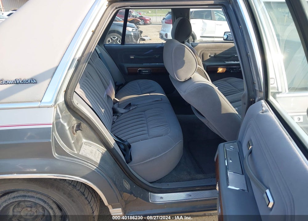 1988 FORD CROWN VICTORIA LX VIN: 2FABP74F2JX210068
