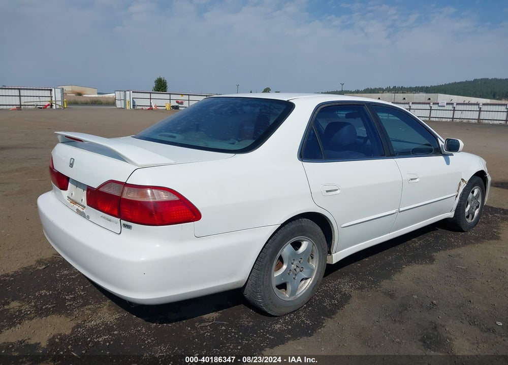 2000 HONDA ACCORD 3.0 EX VIN: 1HGCG1650YA060711