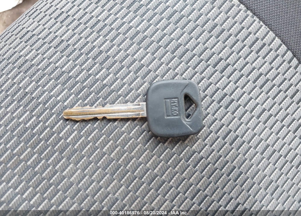 2004 TOYOTA RAV4 VIN: JTEHD20V840008332