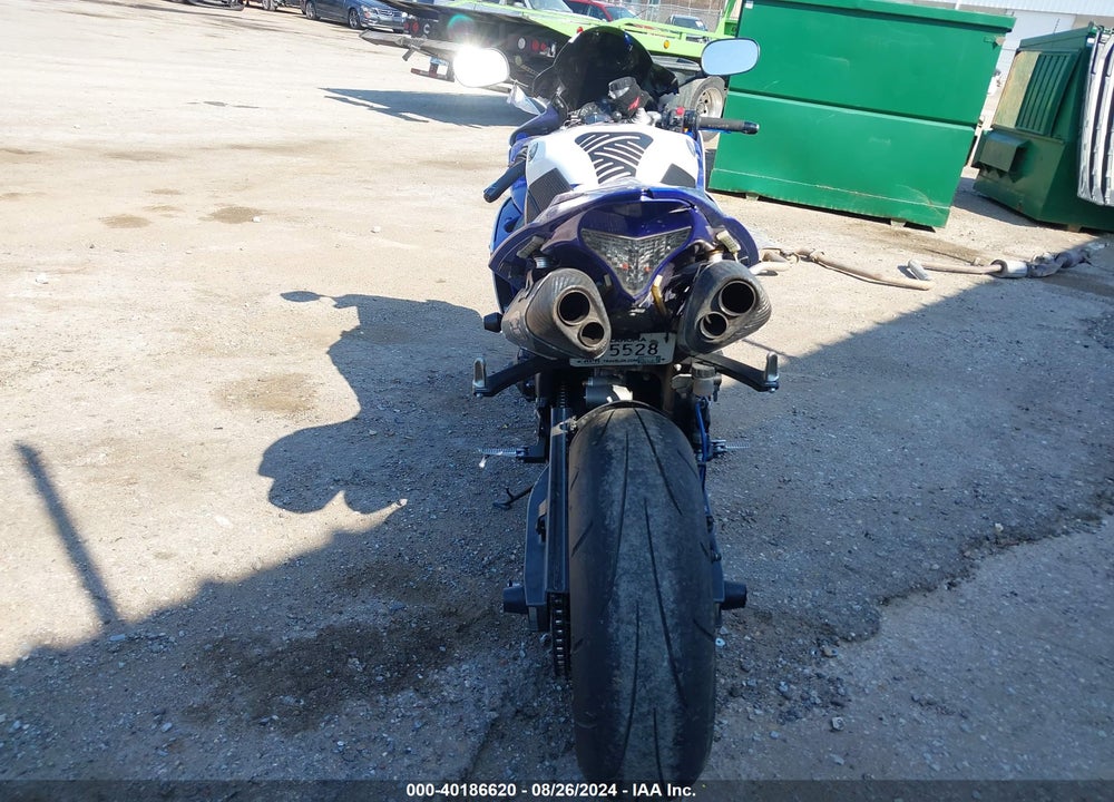 2014 YAMAHA YZFR1 VIN: JYARN23E7EA018102