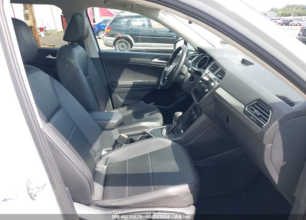 2018 VOLKSWAGEN TIGUAN 2.0T SE/2.0T SEL VIN: 3VV3B7AX5JM182953