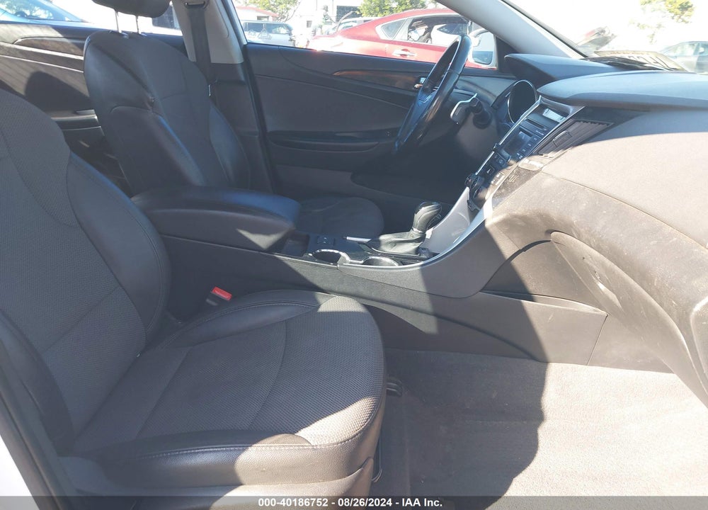 2014 HYUNDAI SONATA SE VIN: 5NPEC4AC2EH918193